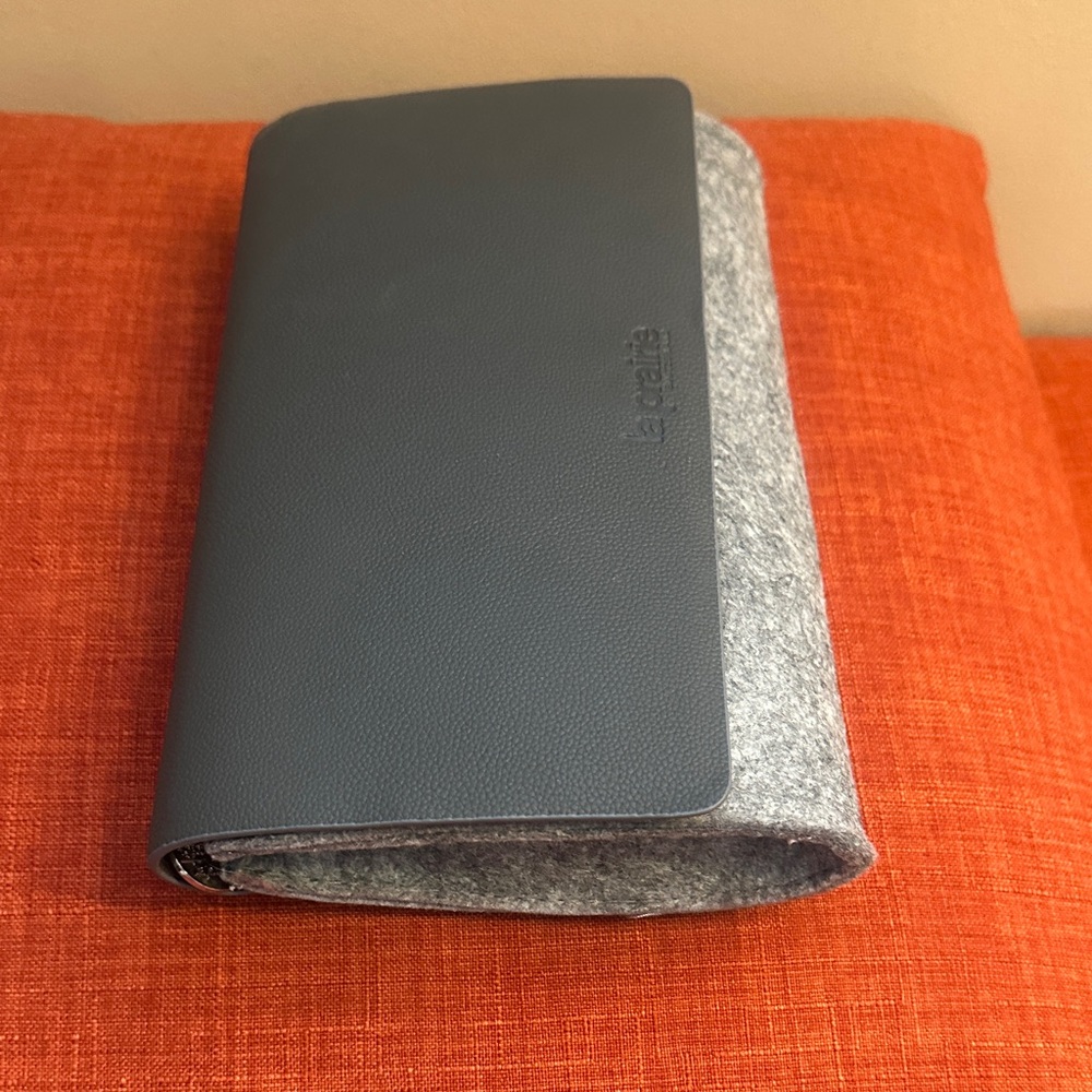 New La Prairie Gray Magnetic Faux Leather Flap Cosmetic Makeup Clutch Pouch Bag - Picture 5 of 10